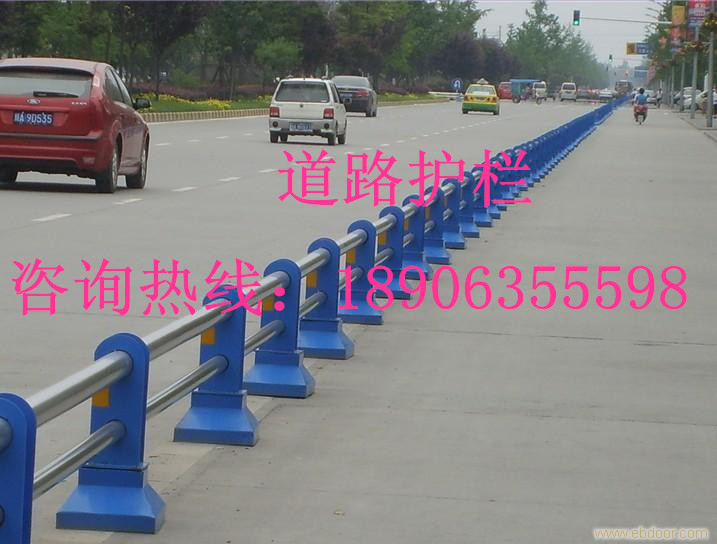 不銹鋼隔離護(hù)欄01、隔離護(hù)欄